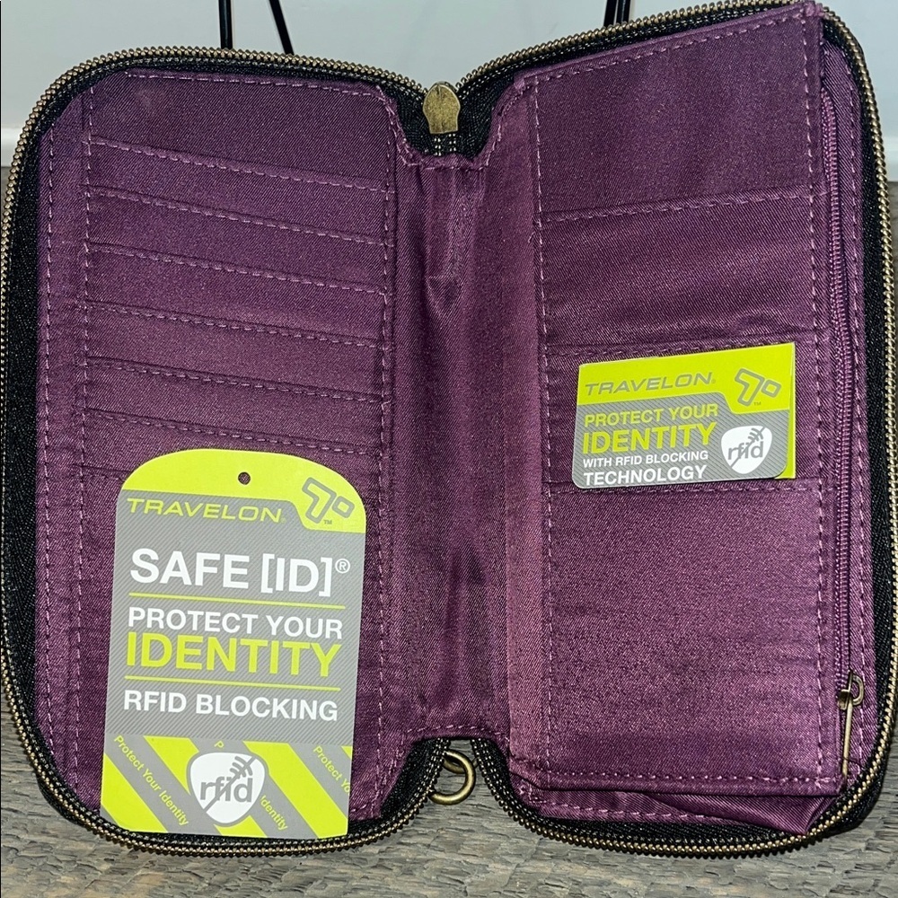 Travelon Black Wallet Wristlet Safe ID RFID Blocking Full Zip Around Closure - Picture 3 of 6